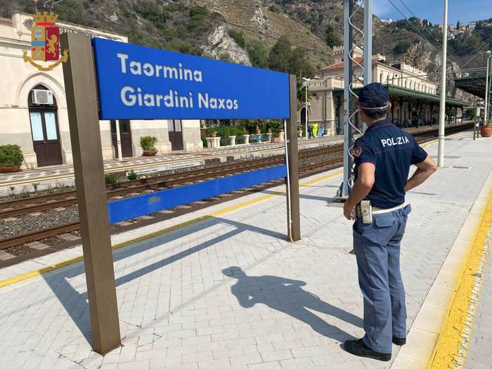 Messina Baby Gang Tenta Rapina In Treno Fermati Antenna Uno Notizie